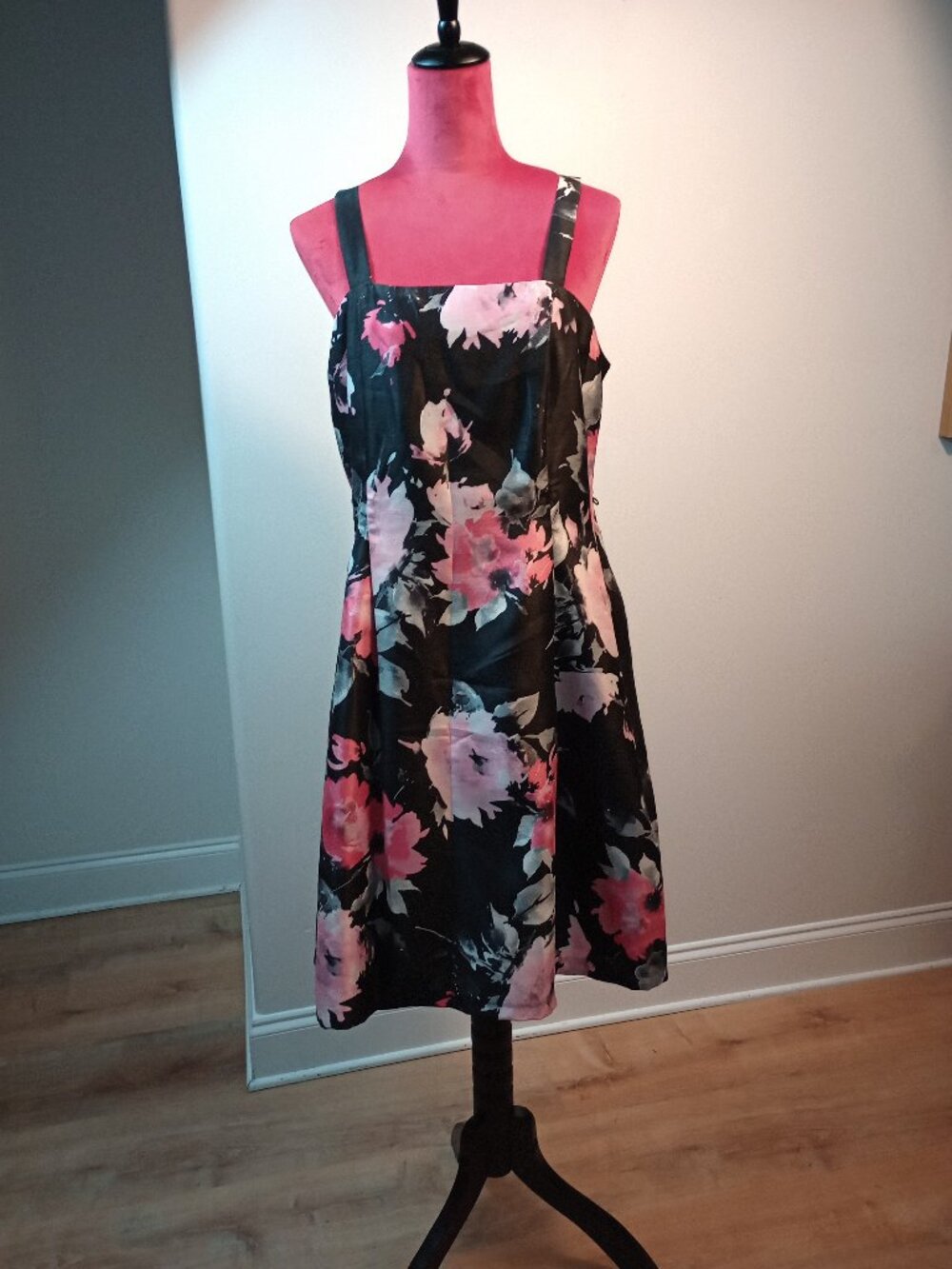 R&K Floral Fit & Flare Dress Size 10 Black Pink Sleeveless Party Dress